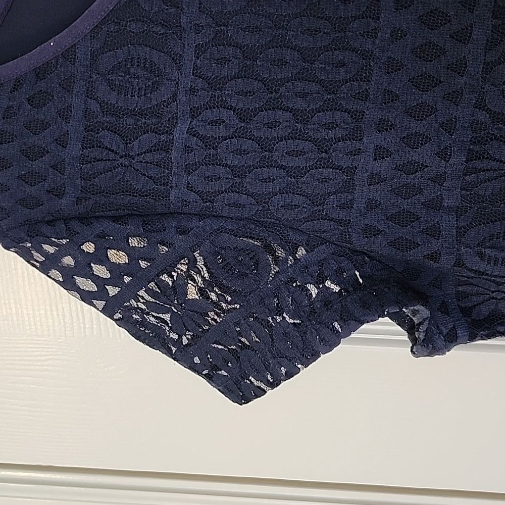 Woman's dress - Picture 4 of 10